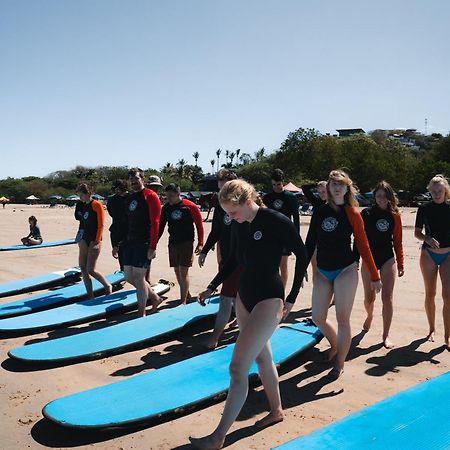 Hotel Iguana Surf Camp à Tamarindo Extérieur photo