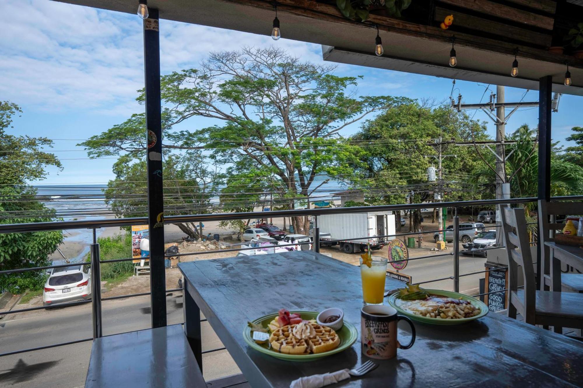 Hotel Iguana Surf Camp à Tamarindo Extérieur photo